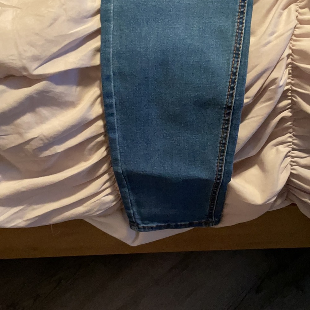 Jeans - Picture 2 of 4